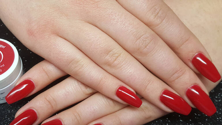 Nageldesign - klassisch rot